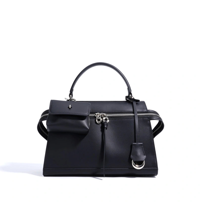 Sac à main noir avec pochette avant et zip métal argenté