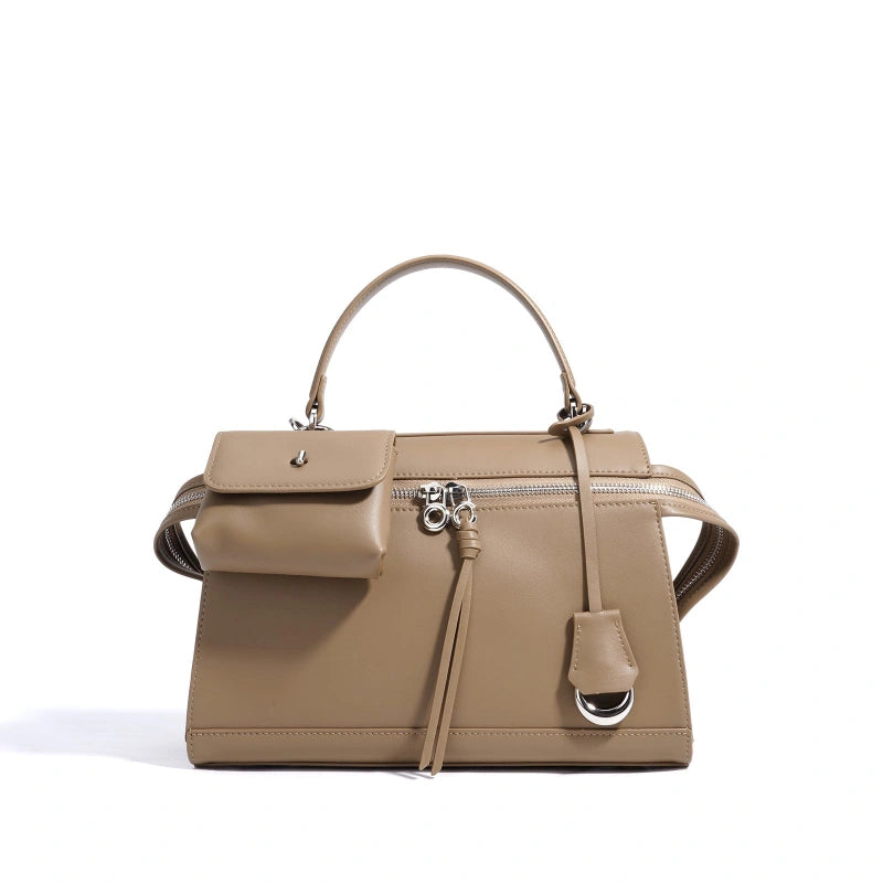 Sac à main beige avec pochette avant et zip métal argenté