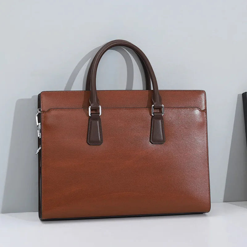 Porte-documents en cuir marron avec poignées marron foncé